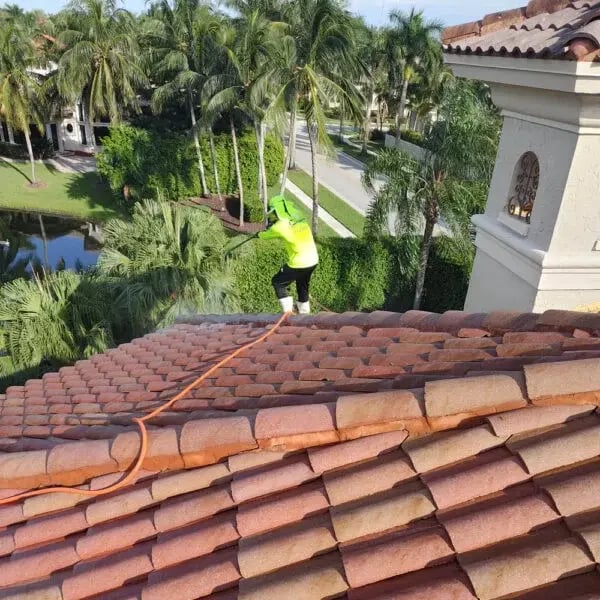 no-pressure-roof-cleaning-1-600x600.jpg-2